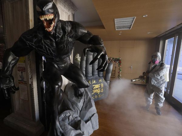 Venom hingga Ultraman Disemprot Disinfektan Lho