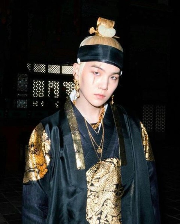 Lebih tertarik menjadi produser musik daripada idol Kpop.