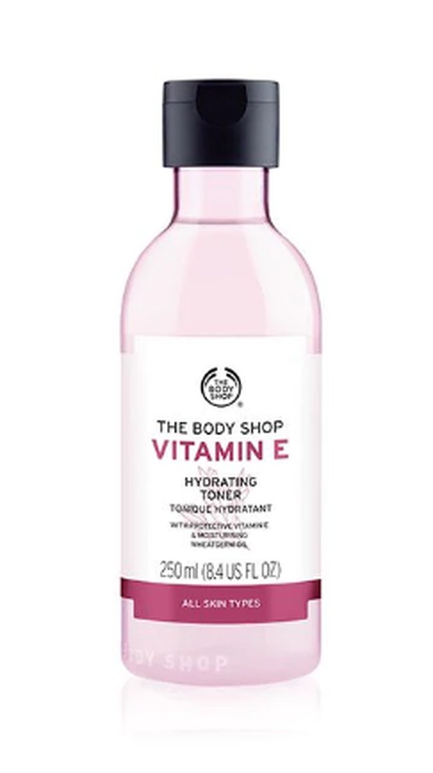 The Body Shop Vitamin E Hydrating Toner Koleksi foto produk The Body Shop yang bertajuk 'The Body Shop Vitamin E Hydrating Toner' yang membuat kulit terasa halus dan lembap.