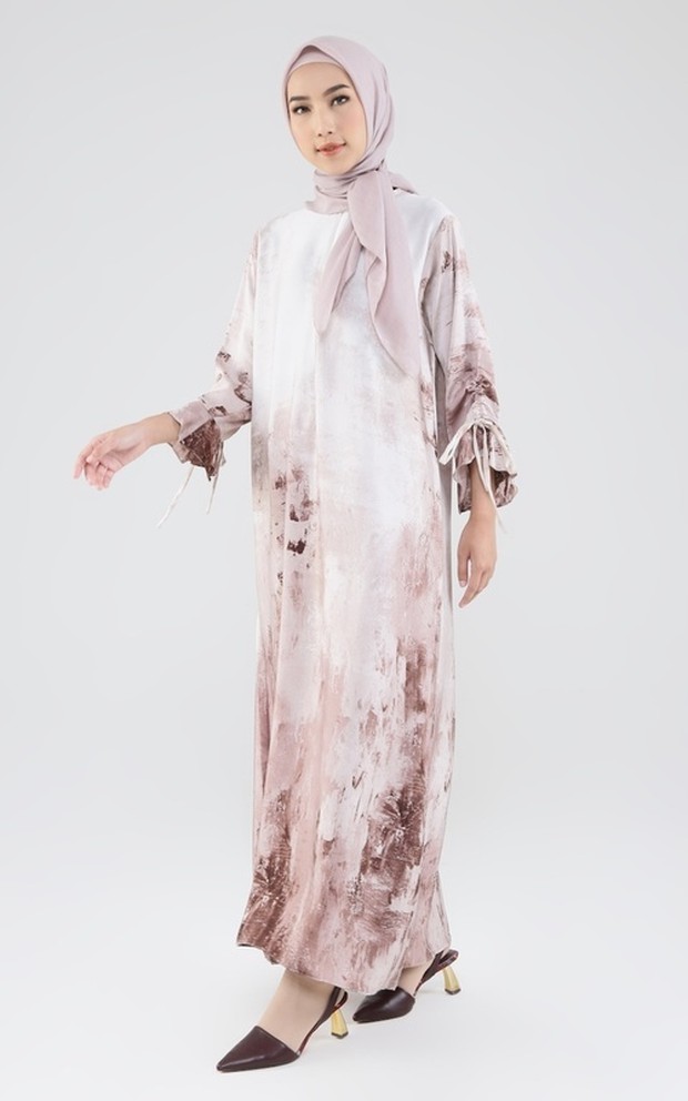 Akifah Gamis/instagram.com/hijup/ 5 Gamis Modern untuk Shalat Idul Adha