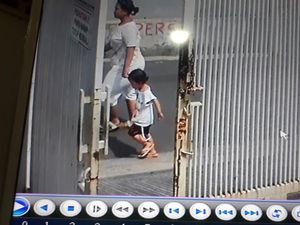 Video CCTV Merekam Penculikan Anak di Pesanggrahan Video CCTV Merekam Penculikan Anak di Pesanggrahan