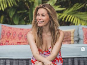 Janda Bos Playboy Kepergok Mesra-mesra dengan Pacar Baru