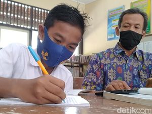 Tangis Dzul Minta Sekolah Meski Sendirian karena Tak Punya Smartphone Tangis Dzul Minta Sekolah Meski Sendirian karena Tak Punya Smartphone