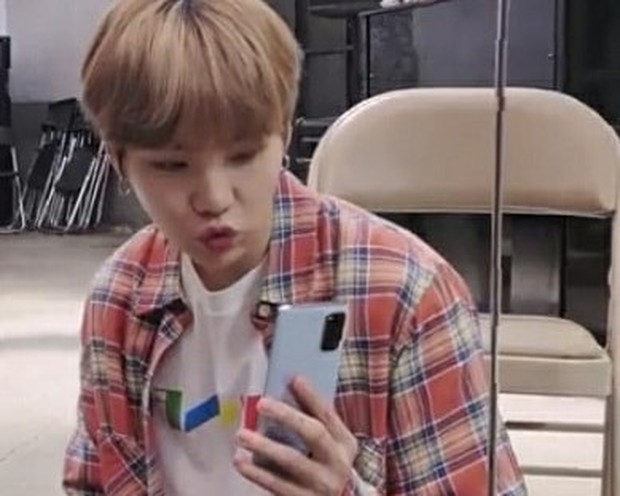 Pose Imut/ Foto: instagram.com/sugabts.1993 Suga BTS berpose imut dan menggemaskan