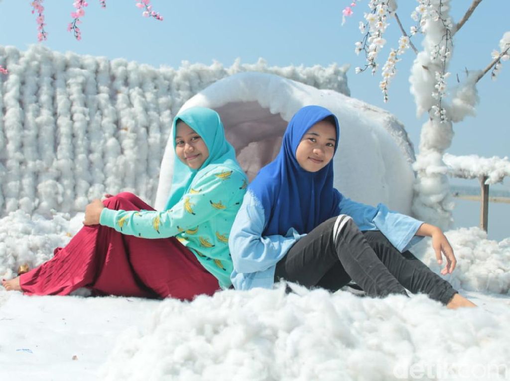 Foto: Serius, Ada Salju di Lamongan Foto: Serius, Ada Salju di Lamongan