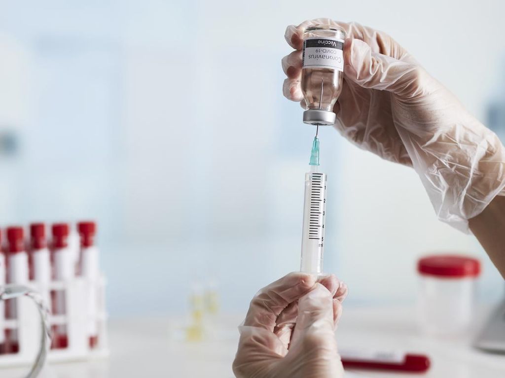 Belum Terlatih, Dokter Suntikan Empat Kali Lipat Dosis Vaksin COVID-19