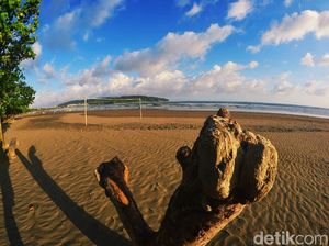 Indahnya Langit Pantai Pangandaran Memasuki Musim Kemarau