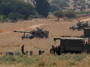Video Tank-tank Israel Bersiaga Penuh di Perbatasan dengan Libanon