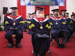 Menaker Ida Fauziyah Lulus Cum Laude dengan Gelar Doktor di IPDN