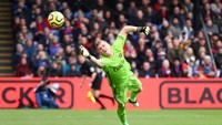 Kiper Arsenal, Bernd Leno menempati posisi ketujuh. Kiper asal Jerman ini total melakukan 113 saves (Getty Images)