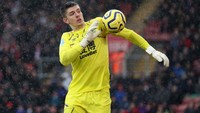 Nick Pope, kiper Burnley menempati posisi keempat. Kiper berusia 28 tahun itu mencatatkan 120 penyelamatan (Getty Images)