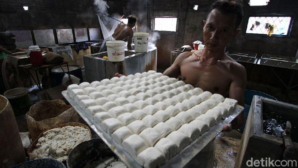 Mengintip Pembuatan Tahu di Solo