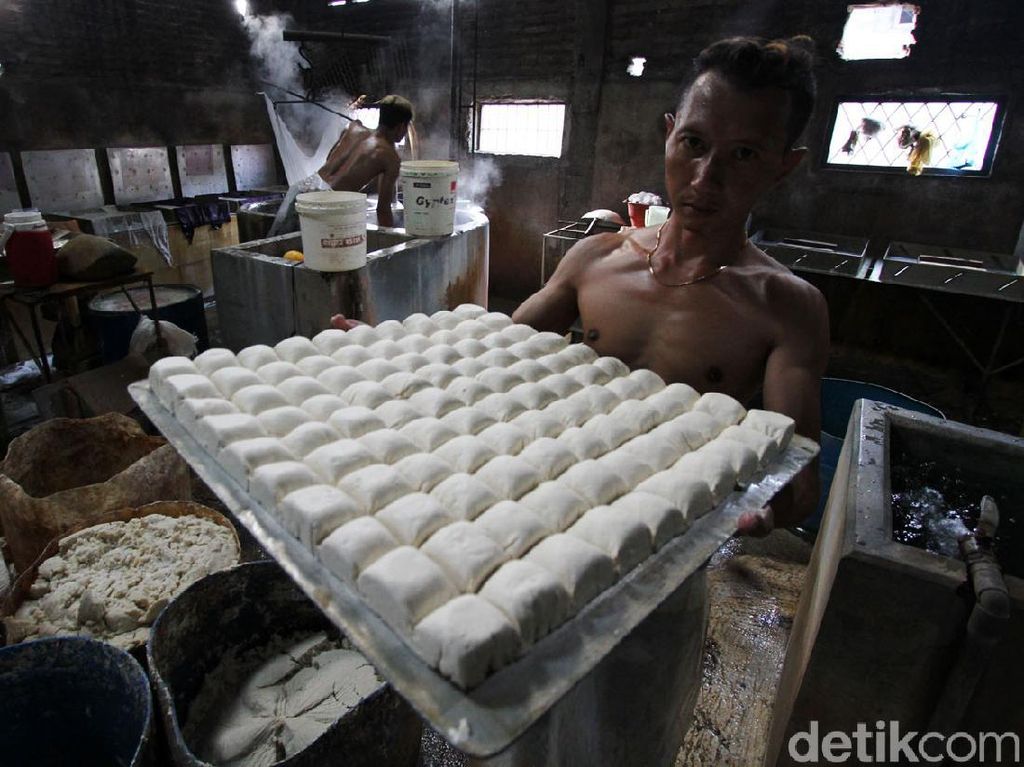 Mengintip Pembuatan Tahu di Solo Mengintip Pembuatan Tahu di Solo