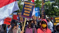 Momen Mahasiswa Geruduk Kantor OJK
