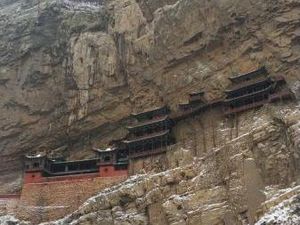 Ngeri-ngeri Sedap Berkunjung ke Kuil Gantung di China Ngeri-ngeri Sedap Berkunjung ke Kuil Gantung di China