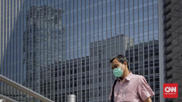Pekerja kantoran menjadi salah satu kelompok yang rawan penularan Virus Corona. Menyusul ditemukan klaster perkantoran dengan 375 orang dinyatakan positif. (CNN Indonesia/ Adhi Wicaksono)