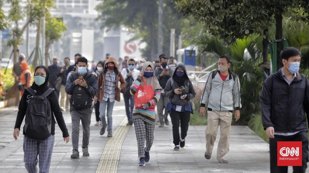 Pekerja kantoran menjadi salah satu kelompok yang rawan penularan Virus Corona. Menyusul ditemukan klaster perkantoran dengan 375 orang dinyatakan positif. (CNN Indonesia/ Adhi Wicaksono)