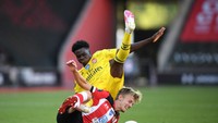 Kemudian, gelandang bertahan Southampton, James Ward-Prowse ada di nomor berikutnya. Pemain Inggris ini mencatatkan 92 tekel (Getty Images)