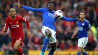 Gelandang bertahan Leicester City, Wilfred Ndidi rupanya punya jumlah tekel yang sama dengan Aaron Wan-Bissaka (Getty Images)