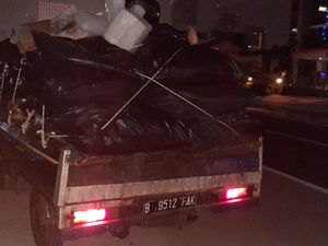 Sampah Muncul Misterius di JLNT Antasari Dini Hari, Faktanya Terungkap