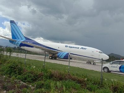 Sayap Trigana Air Rusak usai Mendarat Miring di Bandara Wamena