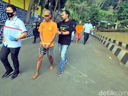 Ditangkap Polisi, Anggota Geng Pelaku Teror di Sukabumi Menangis