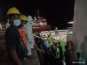 KLM Bukit Rahmat Tenggelam di Perairan Banggai Laut, Penumpang Selamat