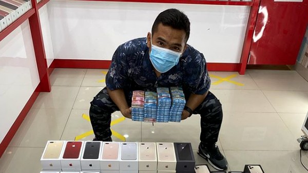 Putra Siregar, pemilik PS Store yang dijadikan tersangka kasus hp ilegal.