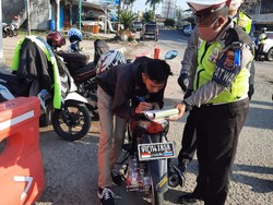 Viral Pengemudi Motor di Lampung Ditilang Karena Pakai Pelat Thailand