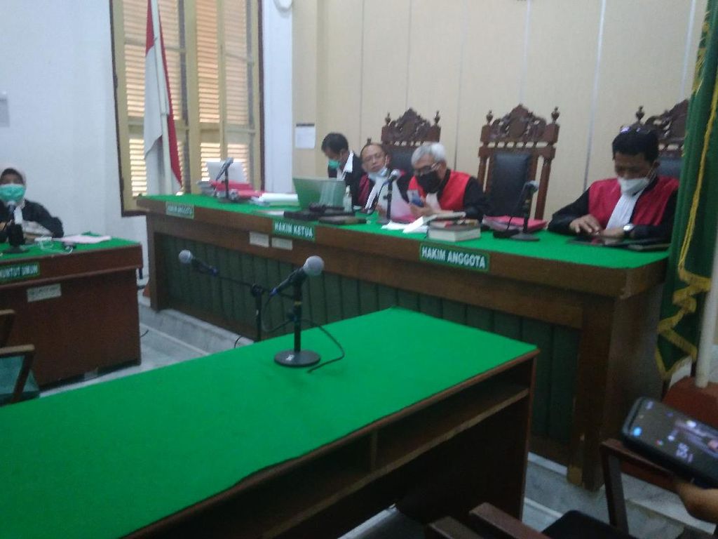 Dituntut 4 Tahun Bui, Penyobek Al-Quran di Medan Minta Dihukum Ringan Dituntut 4 Tahun Bui, Penyobek Al-Quran di Medan Minta Dihukum Ringan