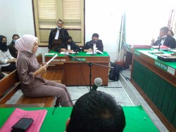 Bantah Pinjam Rp 70 Juta ke Febi, Bu Kombes Harap Jaksa Kasasi