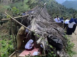 Miris Belajar Online di Tepi Jurang Sebab Sinyal Jarang-jarang