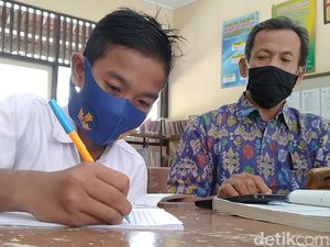 Mas Menteri Nadiem, Dzul di Pekalongan Tak Punya HP untuk Belajar Daring Mas Menteri Nadiem, Dzul di Pekalongan Tak Punya HP untuk Belajar Daring