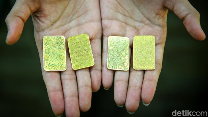 Harga emas terus merangkak naik. Hari ini, harga emas Antam bahkan tembus Rp 1 juta. Pergerakan harga emas ini pun diperkirakan masih akan mengalami kenaikan.