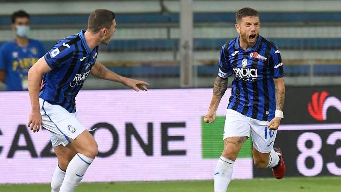 PARMA, ITALY - JULY 28: Alejandro Gomez of Atalanta BC celebrates after scoring his teams second goal during the Serie A match between Parma Calcio and Atalanta BC at Stadio Ennio Tardini on July 28, 2020 in Parma, Italy. (Photo by Alessandro Sabattini/Getty Images)