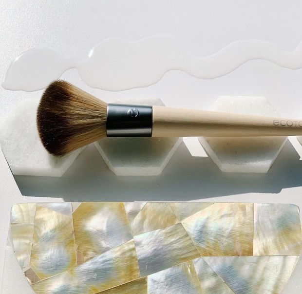 Rekomendasi Powder Brush yang Terjangkau