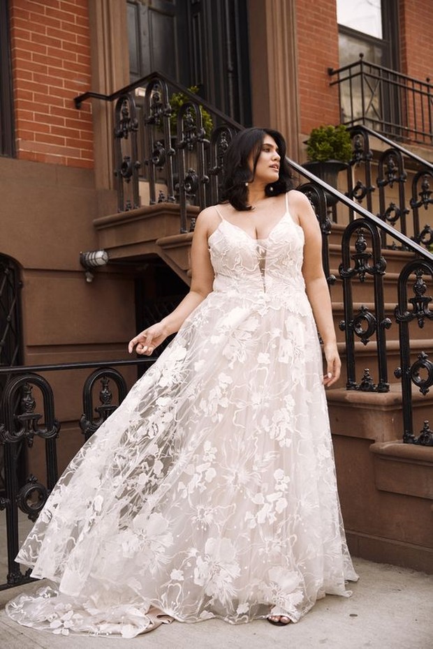 Koleksi foto busana pengantin model A-Line yang memberikan efek menawan dan cantik.