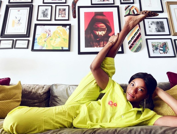 Menjalani karir sebagai fashion editor, Danielle Prescod juga memiliki gerakan nyata dalam memerangi rasisme.