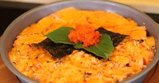 Setelah semua bahan masuk dalam wadah alumunium, panggang wadah tersebut dalam oven. Panggang dalam suhu yang sesuai sekitar 15 menit.