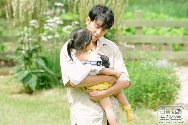 Lee Seunggi di Little Forest