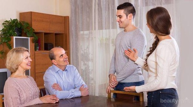 Meski tidak mendapat restu dari calon mertua, kamu tetap harus menghormati mereka dan tnjukan sikap sopan.