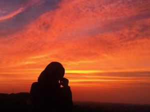 Mengintip Sunset yang Ciamik dari Candi Ratu Boko Mengintip Sunset yang Ciamik dari Candi Ratu Boko