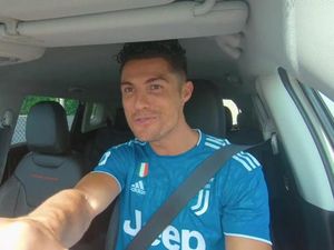 Pemain-peman Juventus: Juara Serie A Dulu, Test Drive Jeep Baru Kemudian Pemain-peman Juventus: Juara Serie A Dulu, Test Drive Jeep Baru Kemudian