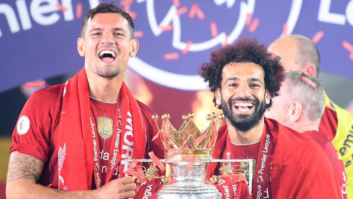 LIVERPOOL, ENGLAND - JULY 22: Dejan Lovren and Mohamed Salah of Liverpool celebrate with the Premier League Trophy after winning during the presentation ceremony of  the Premier League match between Liverpool FC and Chelsea FC at Anfield on July 22, 2020 in Liverpool, England. Football Stadiums around Europe remain empty due to the Coronavirus Pandemic as Government social distancing laws prohibit fans inside venues resulting in games being played behind closed doors. (Photo by Laurence Griffiths/Getty Images)