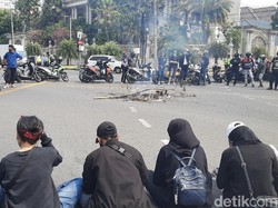 Puluhan Mahasiswa Demo Minta UKT Diturunkan, Ini Penjelasan Unair