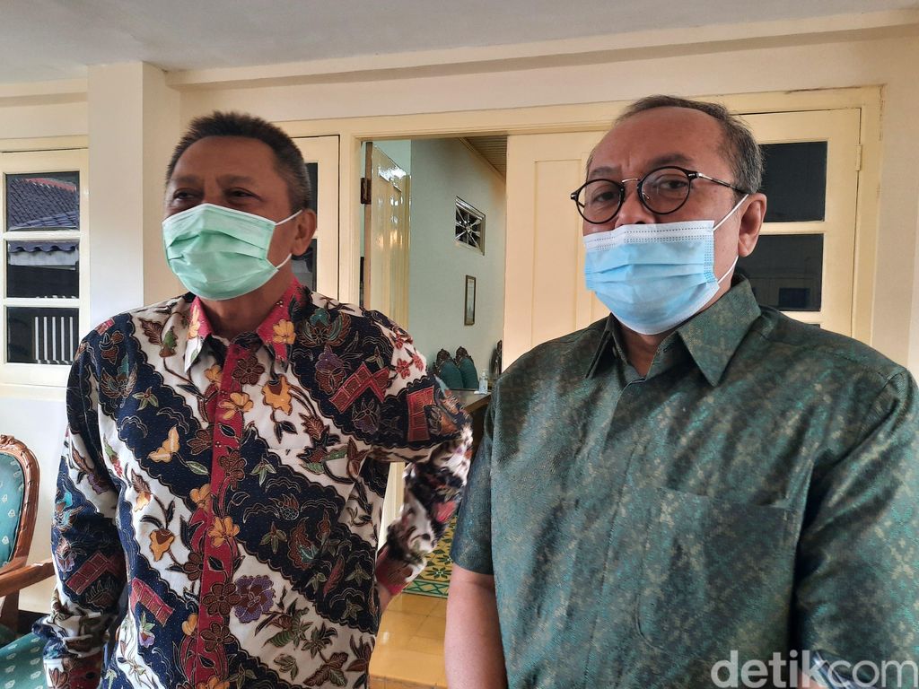 Dirut PT LIB Akhmad Hadian Lukita (kanan) dan Direktur Operasional PT LIB Sudjarno ditemui di kantor Sekda DIY (Jauh Hari Wawan S/detikcom)