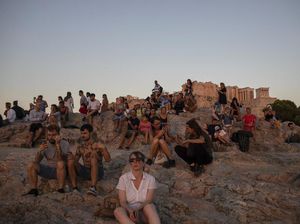Terpesona Keindahan Alam di Bukit Areopagus Athena