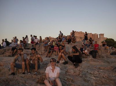 Terpesona Keindahan Alam di Bukit Areopagus Athena