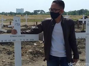Jenazah Ayah Pengacara Surabaya Akan Dipindahkan dari Makam COVID-19 Selasa Depan Jenazah Ayah Pengacara Surabaya Akan Dipindahkan dari Makam COVID-19 Selasa Depan