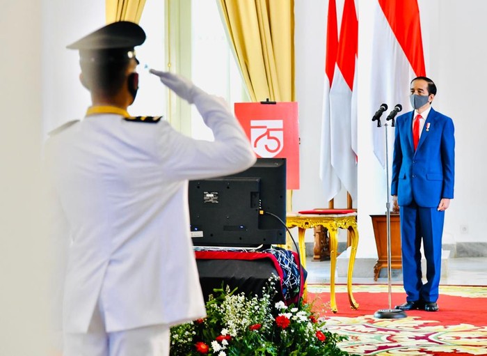 Jokowi Presiden Jokowi melantik lulusan IPDN di Istana Bogor, tahun 2020.